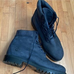 Lightly Used Mens Navy Timberland Boots